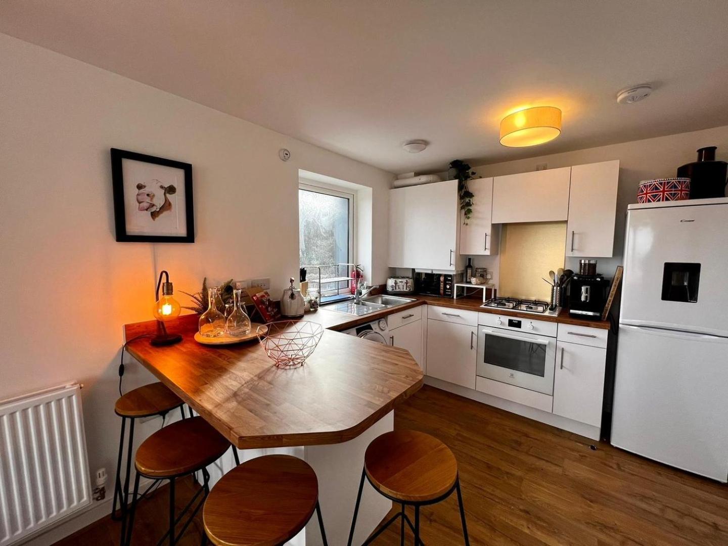 Two Bedroom Apartment In Barry-Close To Beach Εξωτερικό φωτογραφία