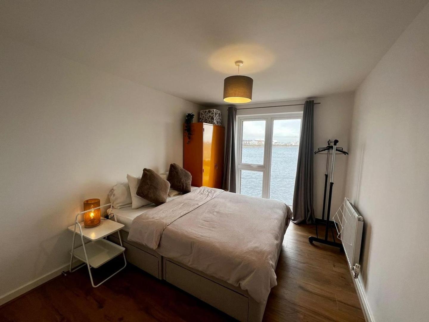Two Bedroom Apartment In Barry-Close To Beach Εξωτερικό φωτογραφία