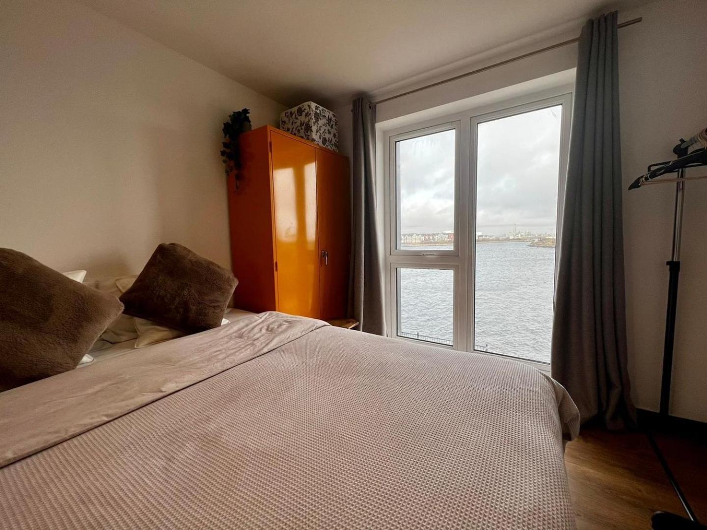 Two Bedroom Apartment In Barry-Close To Beach Εξωτερικό φωτογραφία